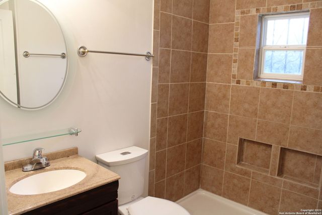 2825 W WOODLAWN AVE, San Antonio, TX 78228