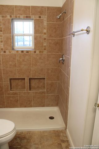 2825 W WOODLAWN AVE, San Antonio, TX 78228