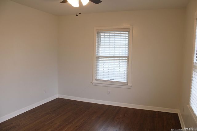 2825 W WOODLAWN AVE, San Antonio, TX 78228