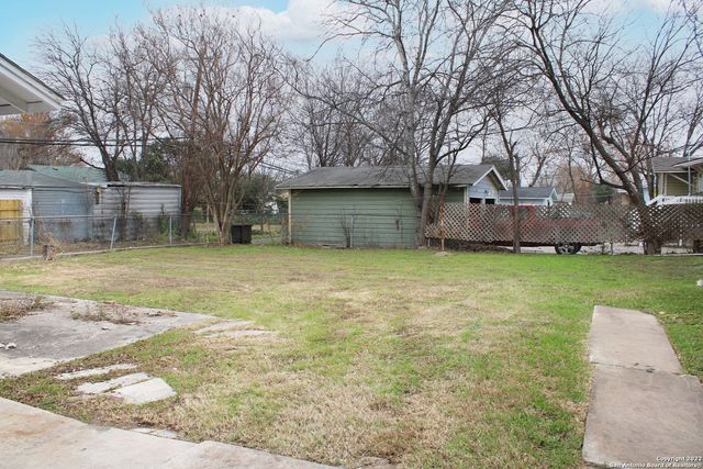 2825 W WOODLAWN AVE, San Antonio, TX 78228