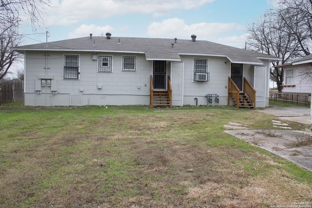 2825 W WOODLAWN AVE, San Antonio, TX 78228