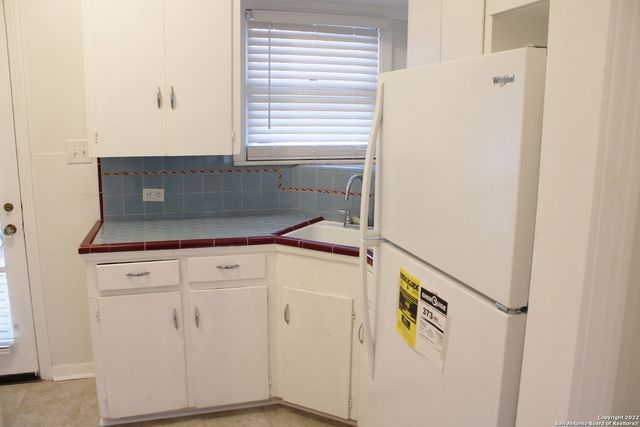 2825 W WOODLAWN AVE, San Antonio, TX 78228