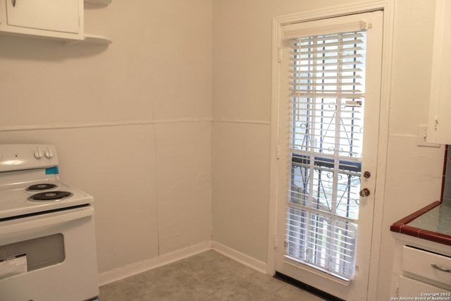 2825 W WOODLAWN AVE, San Antonio, TX 78228