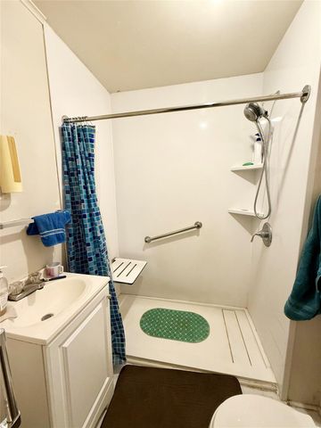 509 Franzen Street, Winnie, TX 77665