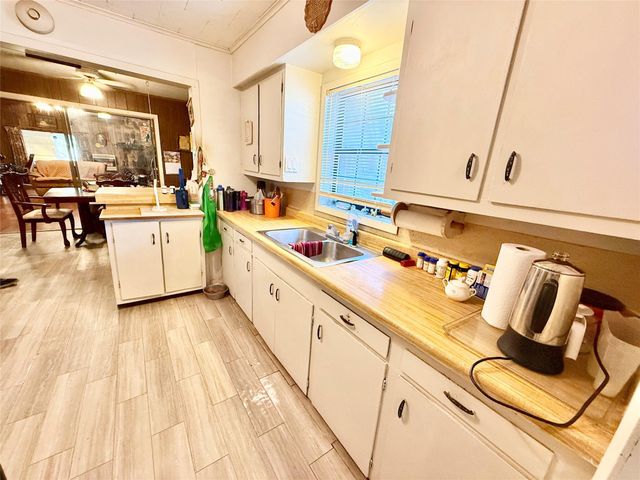 509 Franzen Street, Winnie, TX 77665