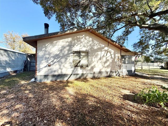 509 Franzen Street, Winnie, TX 77665