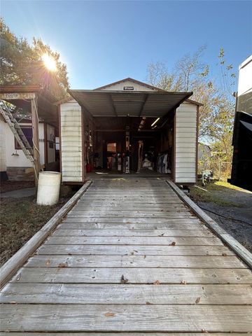 509 Franzen Street, Winnie, TX 77665