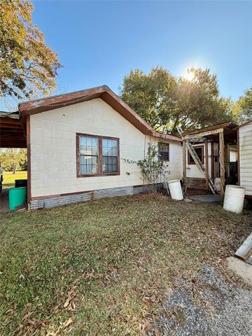 509 Franzen Street, Winnie, TX 77665