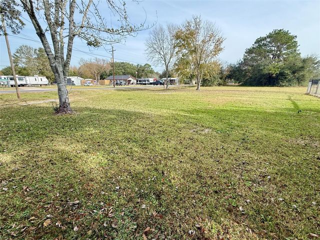 509 Franzen Street, Winnie, TX 77665