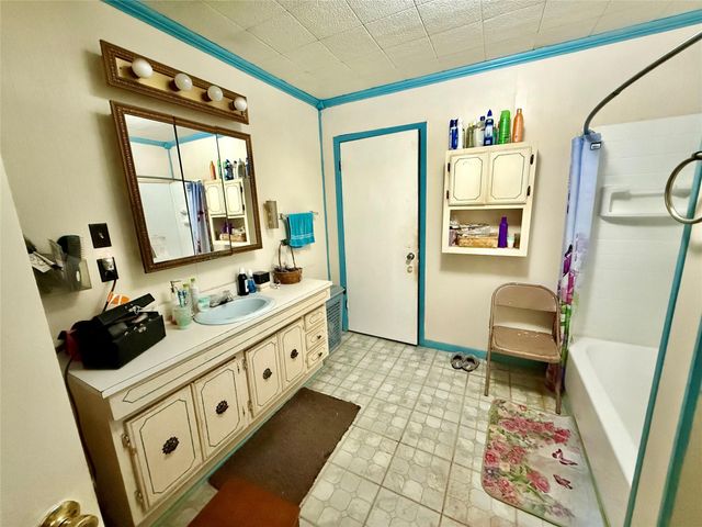 509 Franzen Street, Winnie, TX 77665