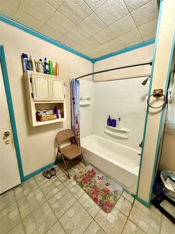 509 Franzen Street, Winnie, TX 77665