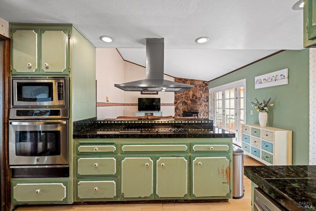 509 Rainsville Rd, Petaluma, CA 94952