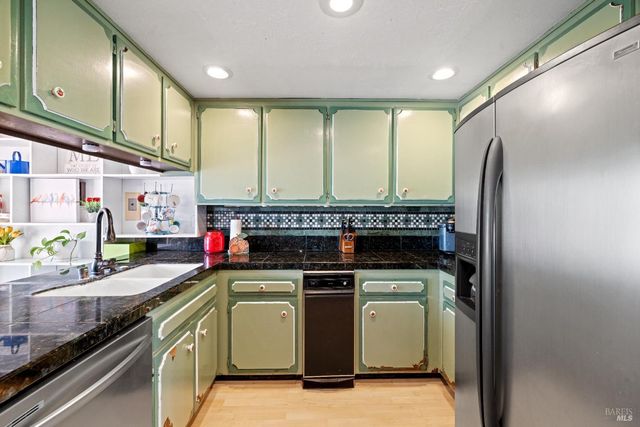 509 Rainsville Rd, Petaluma, CA 94952