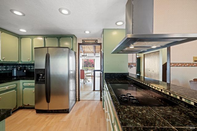 509 Rainsville Rd, Petaluma, CA 94952