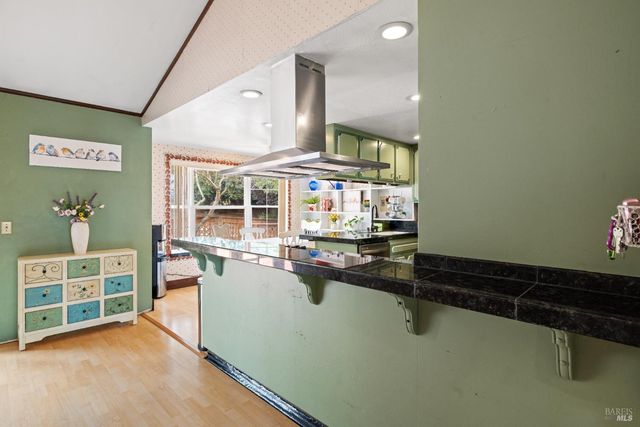 509 Rainsville Rd, Petaluma, CA 94952