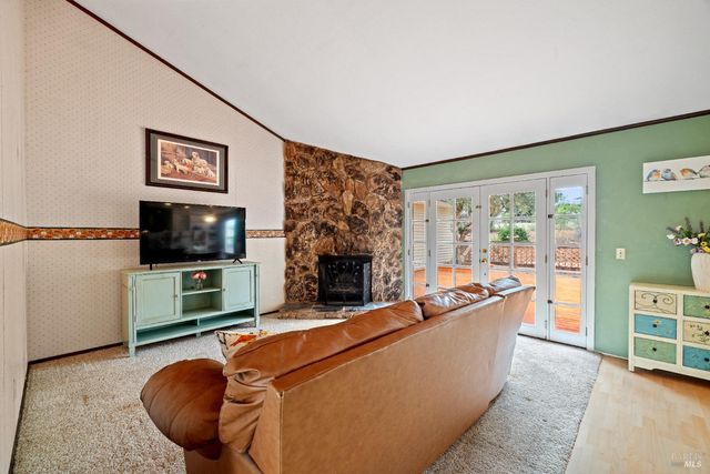 509 Rainsville Rd, Petaluma, CA 94952