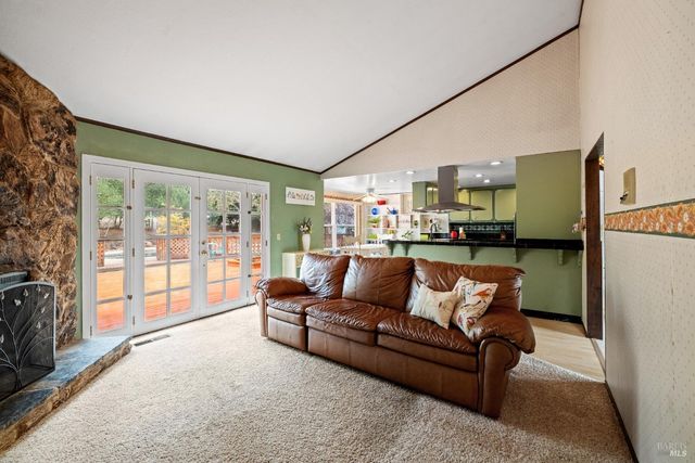 509 Rainsville Rd, Petaluma, CA 94952