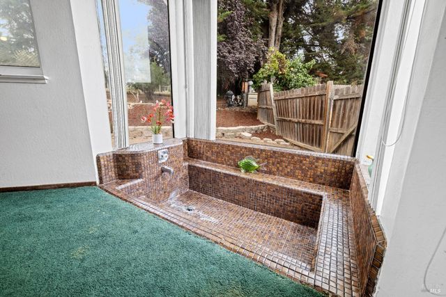 509 Rainsville Rd, Petaluma, CA 94952