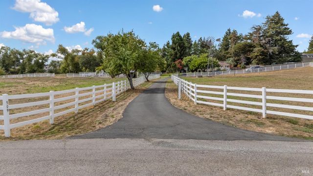 509 Rainsville Rd, Petaluma, CA 94952