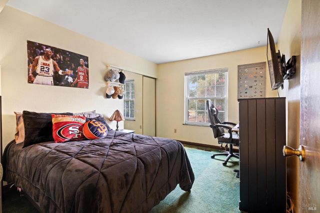 509 Rainsville Rd, Petaluma, CA 94952