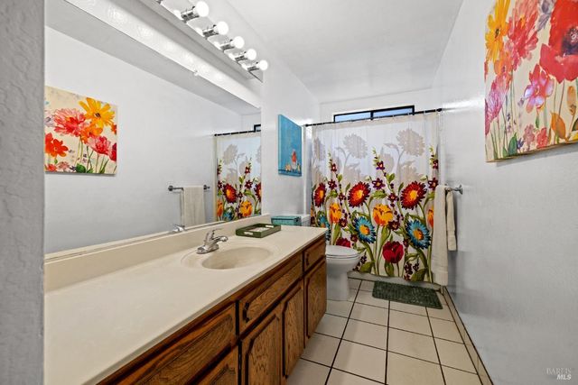 509 Rainsville Rd, Petaluma, CA 94952