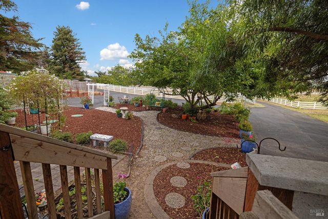 509 Rainsville Rd, Petaluma, CA 94952