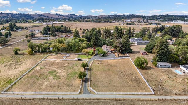 509 Rainsville Rd, Petaluma, CA 94952