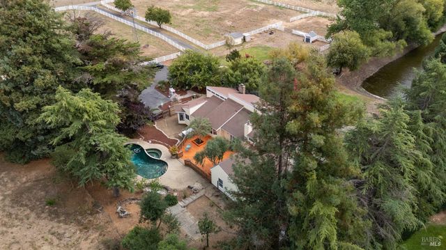 509 Rainsville Rd, Petaluma, CA 94952