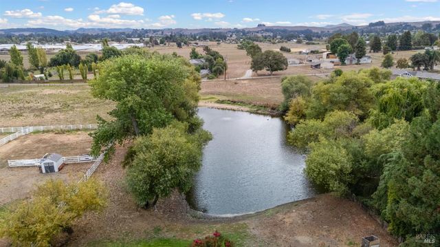 509 Rainsville Rd, Petaluma, CA 94952