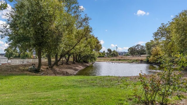 509 Rainsville Rd, Petaluma, CA 94952