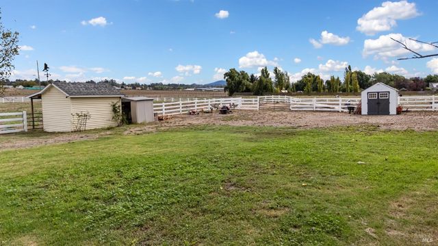 509 Rainsville Rd, Petaluma, CA 94952