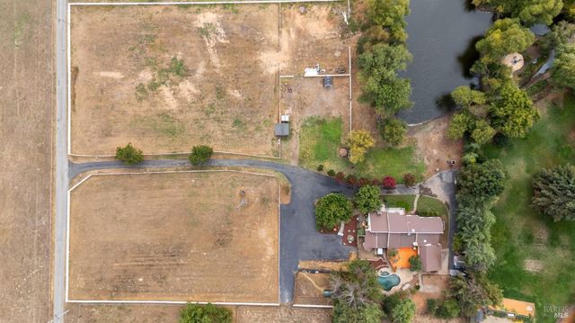 509 Rainsville Rd, Petaluma, CA 94952