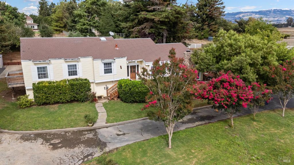 509 Rainsville Rd, Petaluma, CA 94952