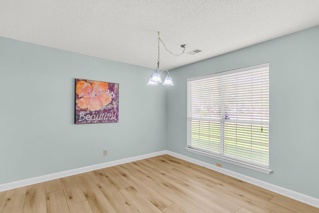 Image 11 of property listing at 101 Hialeah Court, Summerville, SC 29486