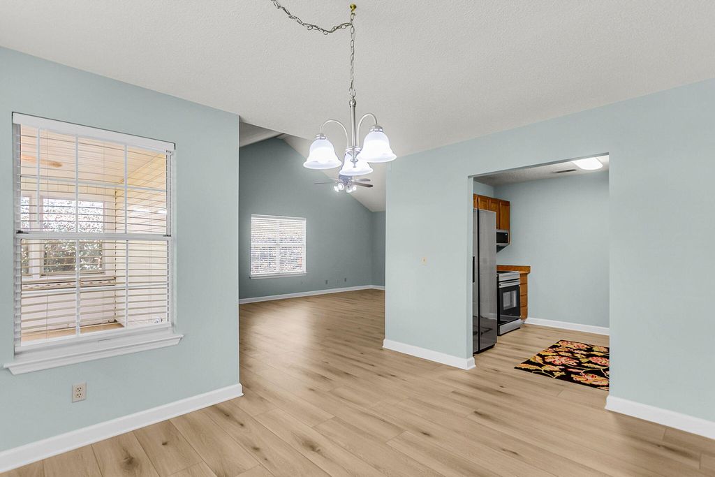 Image 12 of property listing at 101 Hialeah Court, Summerville, SC 29486