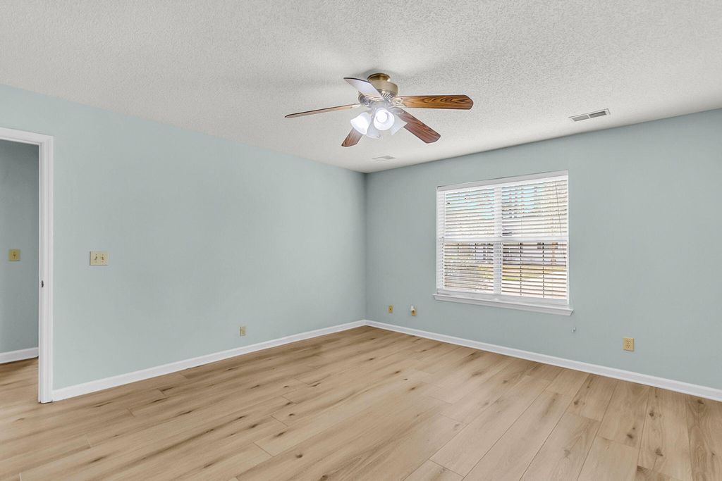 Image 17 of property listing at 101 Hialeah Court, Summerville, SC 29486