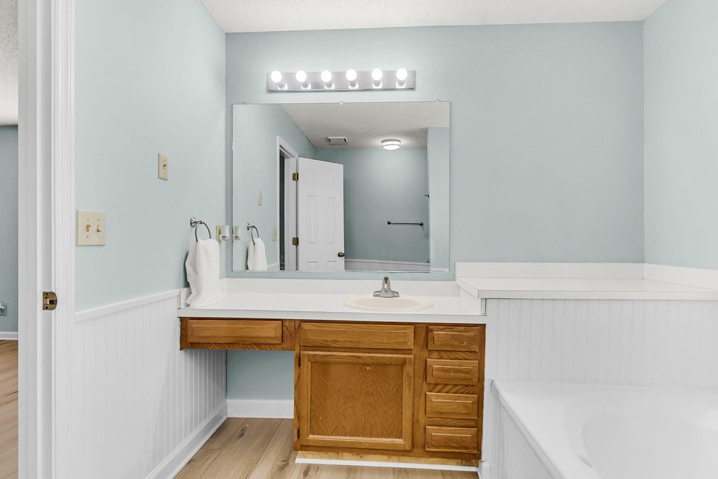 Image 20 of property listing at 101 Hialeah Court, Summerville, SC 29486