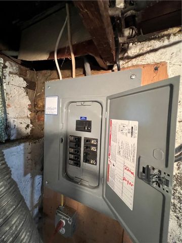 220 Lion Ln, Bridgewater, PA 15009