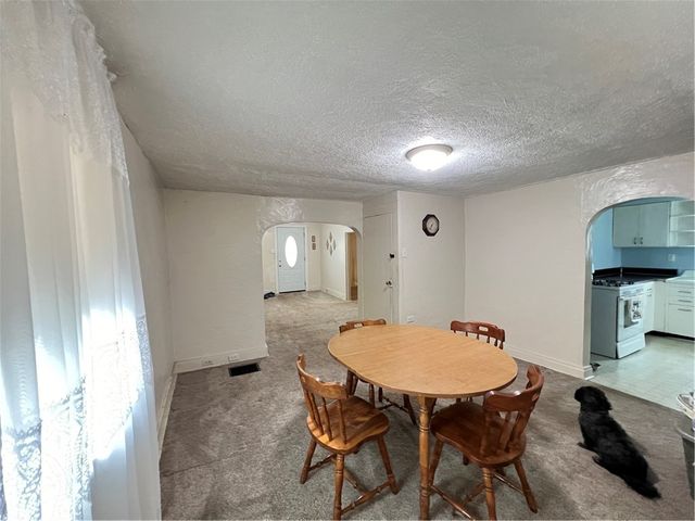 220 Lion Ln, Bridgewater, PA 15009