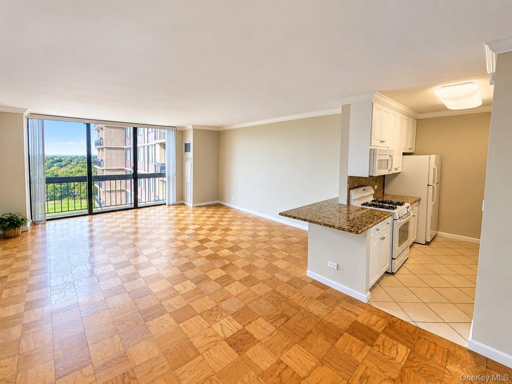 26910 Grand Central Parkway 10T, Floral Park, NY 11005 — photo 2