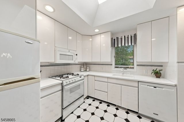 12 Cedar Grove Pl, Old Bridge Twp., NJ 08857