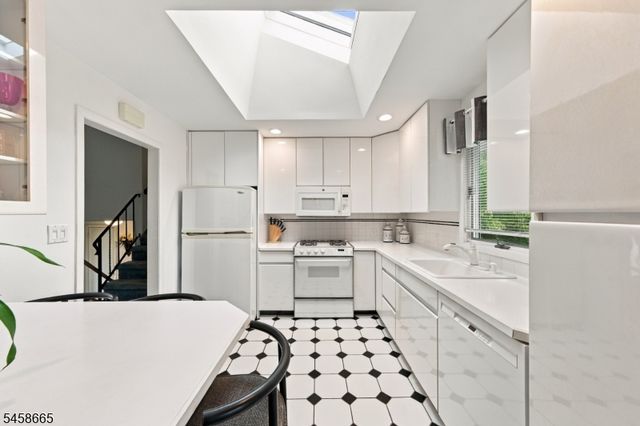 12 Cedar Grove Pl, Old Bridge Twp., NJ 08857