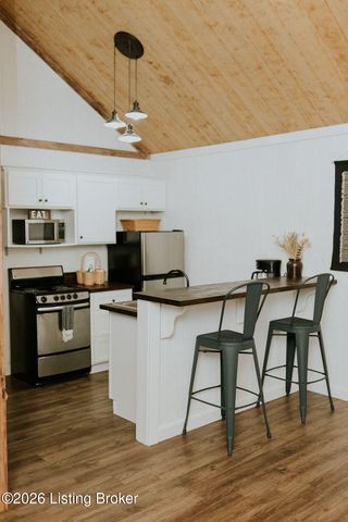 896 Wilderness Rd, Mammoth Cave, KY 42259