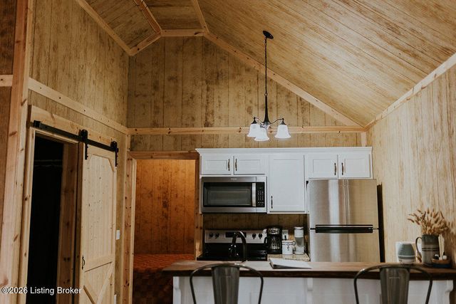 896 Wilderness Rd, Mammoth Cave, KY 42259