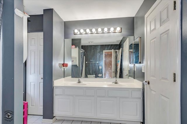 1831 S Wentworth Circle, Romeoville, IL 60446