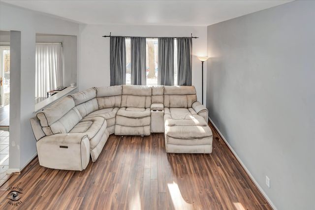 1831 S Wentworth Circle, Romeoville, IL 60446