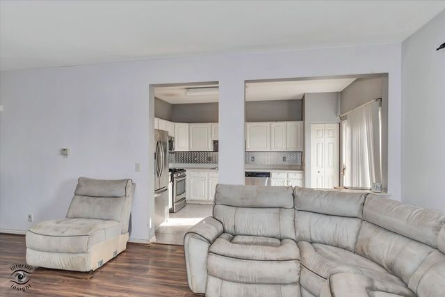 1831 S Wentworth Circle, Romeoville, IL 60446