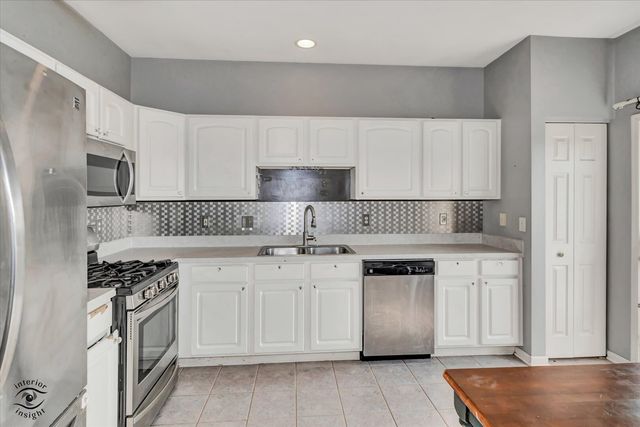 1831 S Wentworth Circle, Romeoville, IL 60446