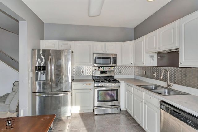 1831 S Wentworth Circle, Romeoville, IL 60446