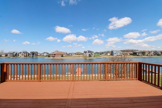 8910 Doubletree Drive S, Crown Point, IN 46307
